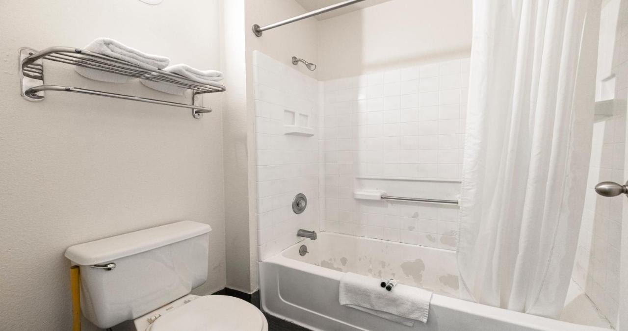 Budget Inn And Suites Stockton Yosemite Extérieur photo
