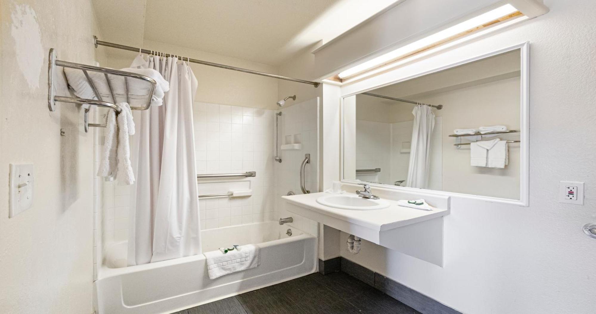 Budget Inn And Suites Stockton Yosemite Extérieur photo