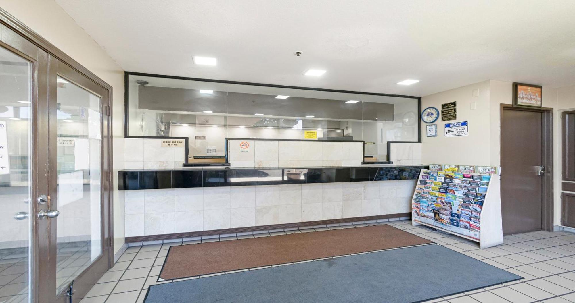 Budget Inn And Suites Stockton Yosemite Extérieur photo