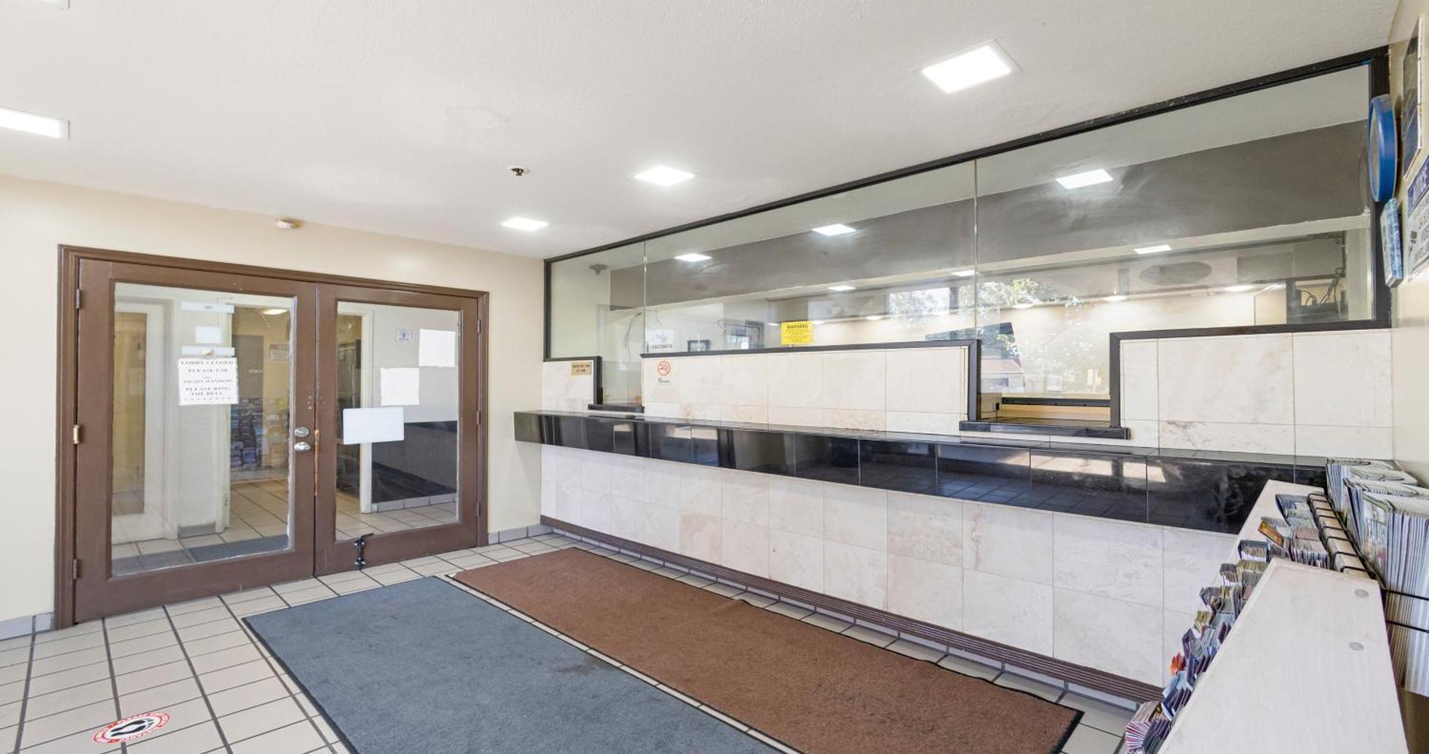 Budget Inn And Suites Stockton Yosemite Extérieur photo