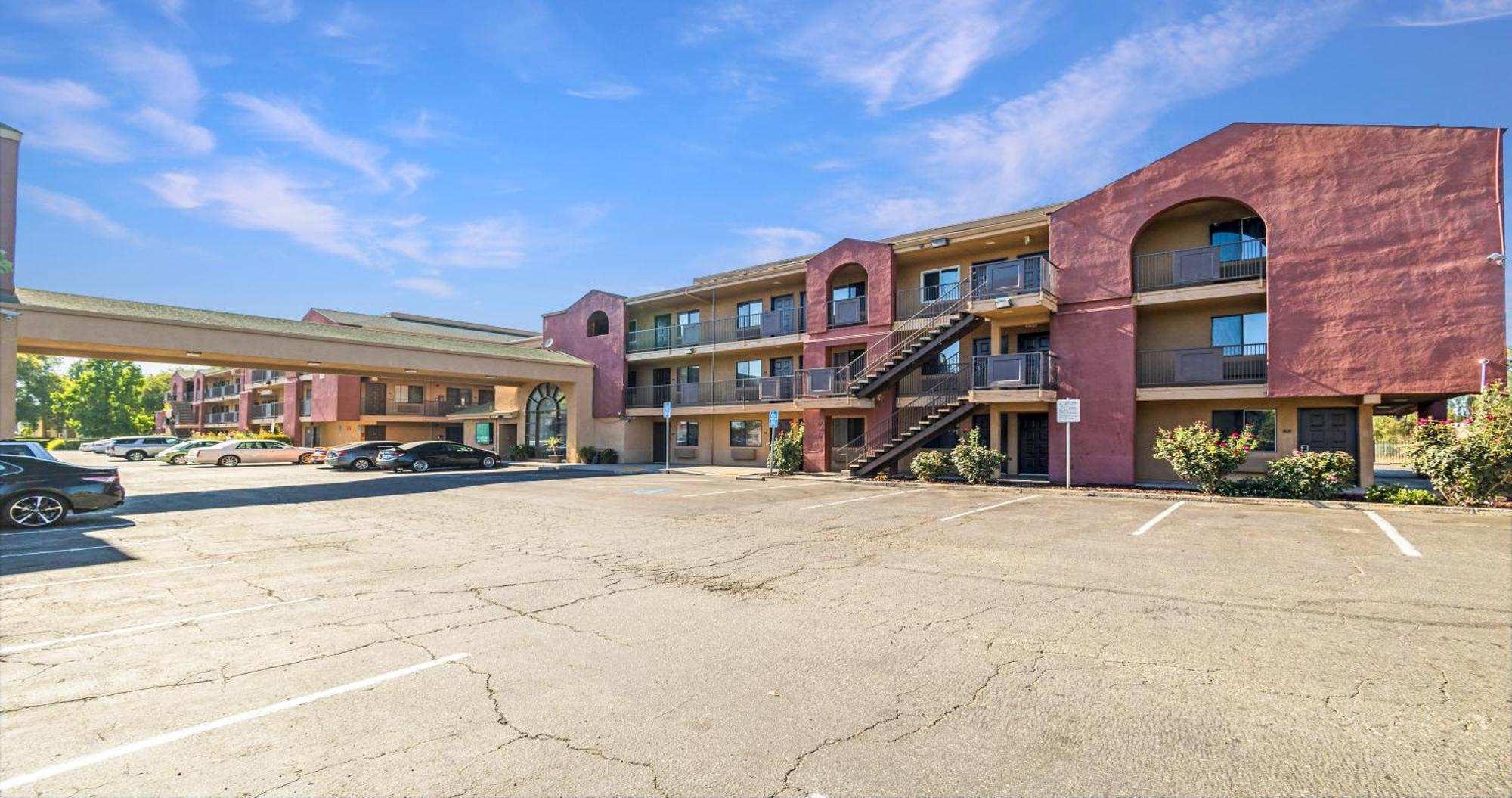 Budget Inn And Suites Stockton Yosemite Extérieur photo