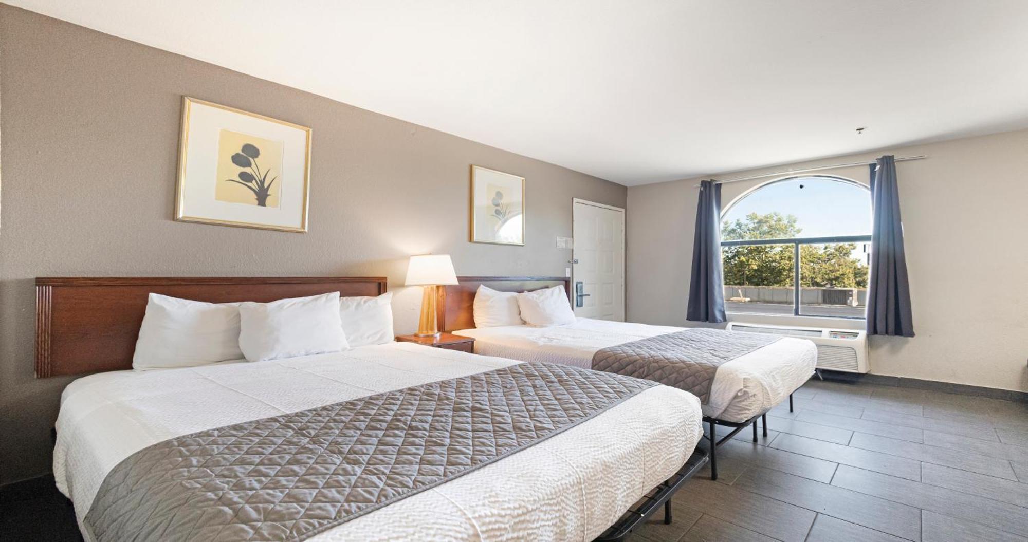 Budget Inn And Suites Stockton Yosemite Extérieur photo