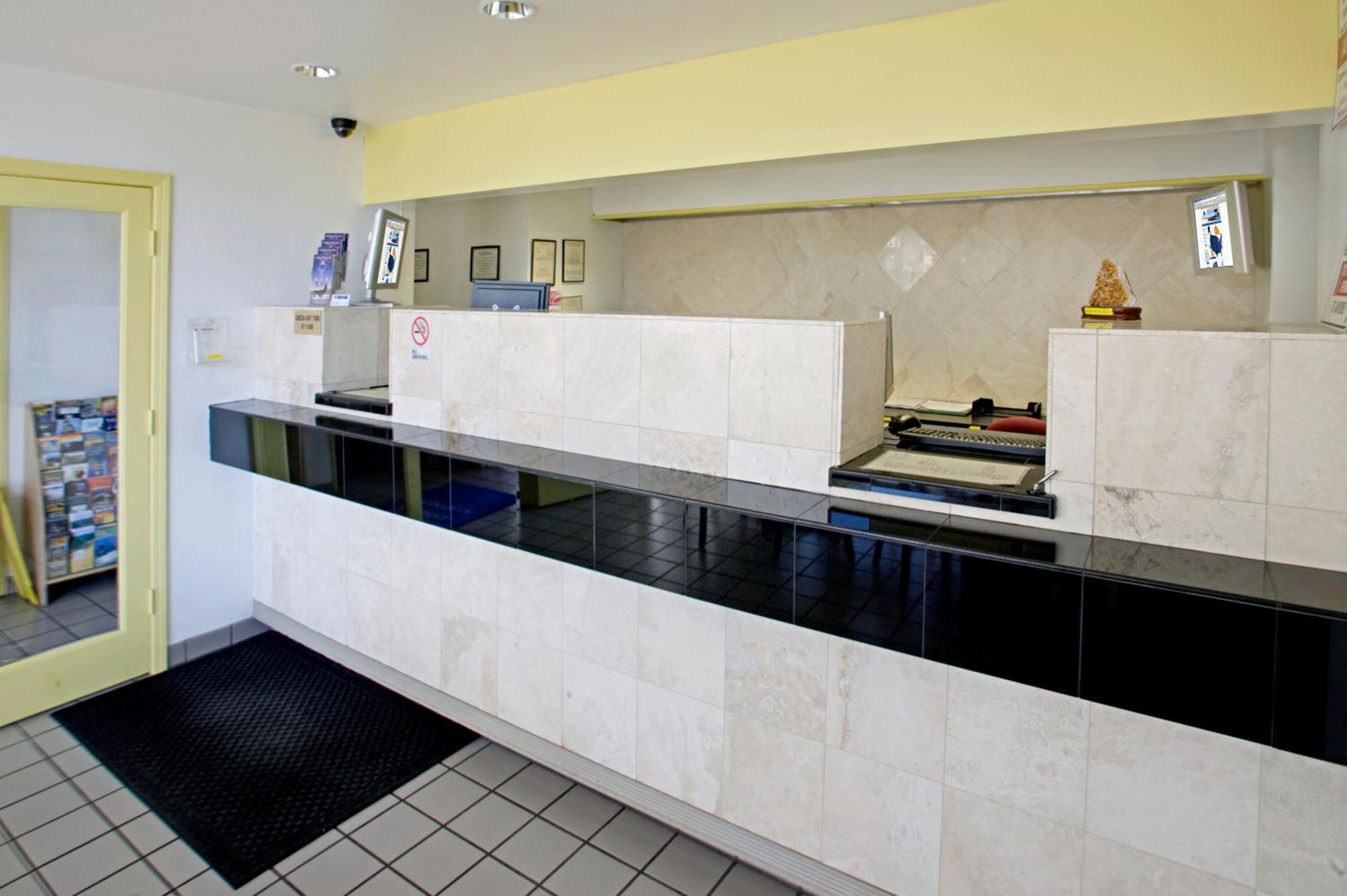 Budget Inn And Suites Stockton Yosemite Intérieur photo