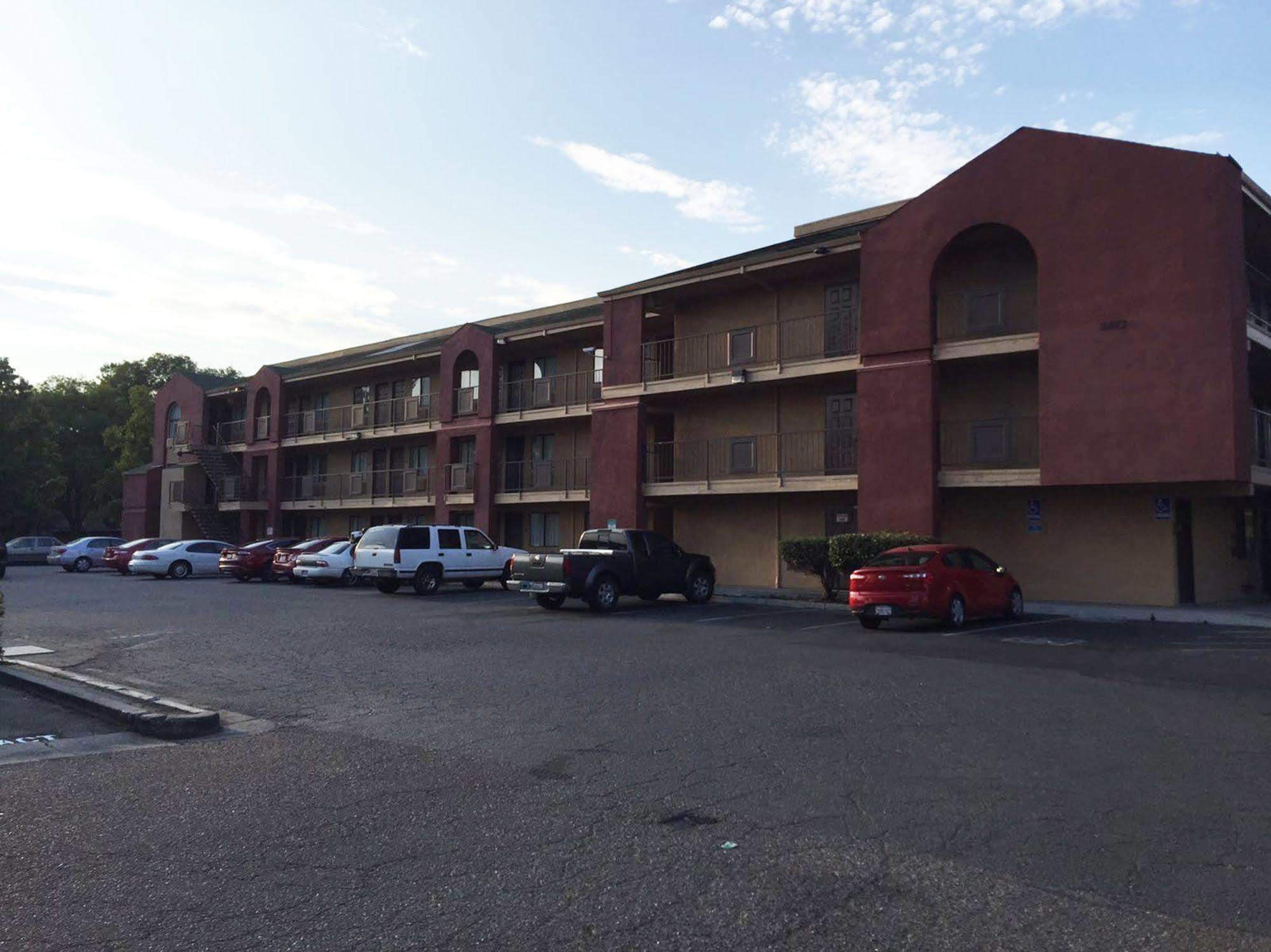 Budget Inn And Suites Stockton Yosemite Extérieur photo