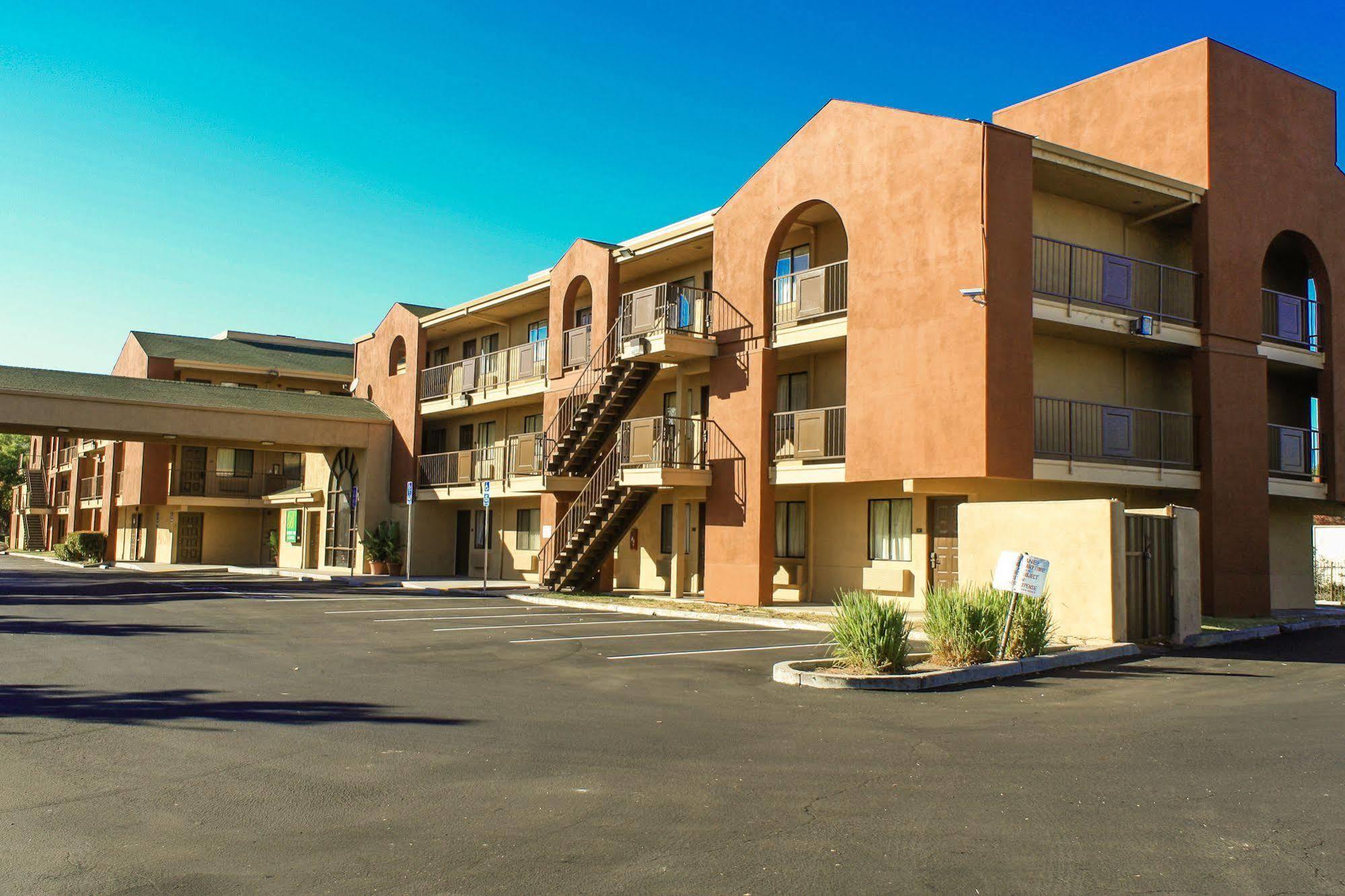 Budget Inn And Suites Stockton Yosemite Extérieur photo